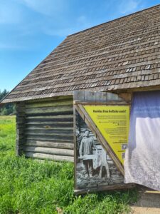 Linanäitus C. R. Jakobsoni talumuuseumis.